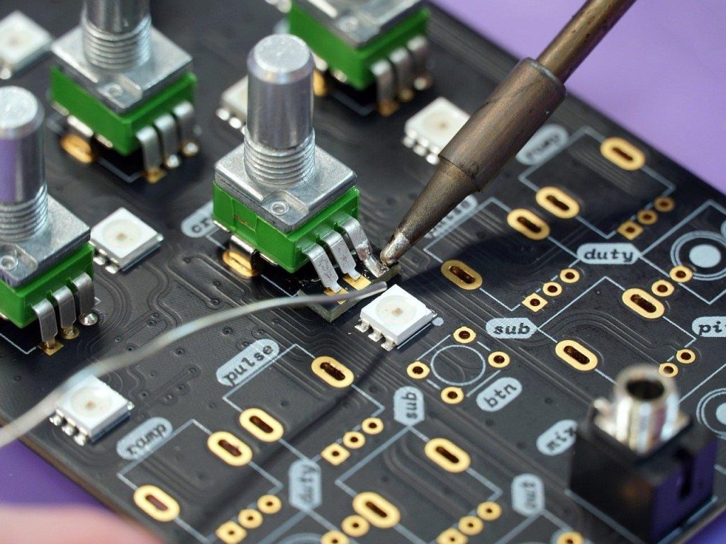 Technologische Wereld van Elektronica in Spijkenisse met diverse elektronicaproducten en gadgets